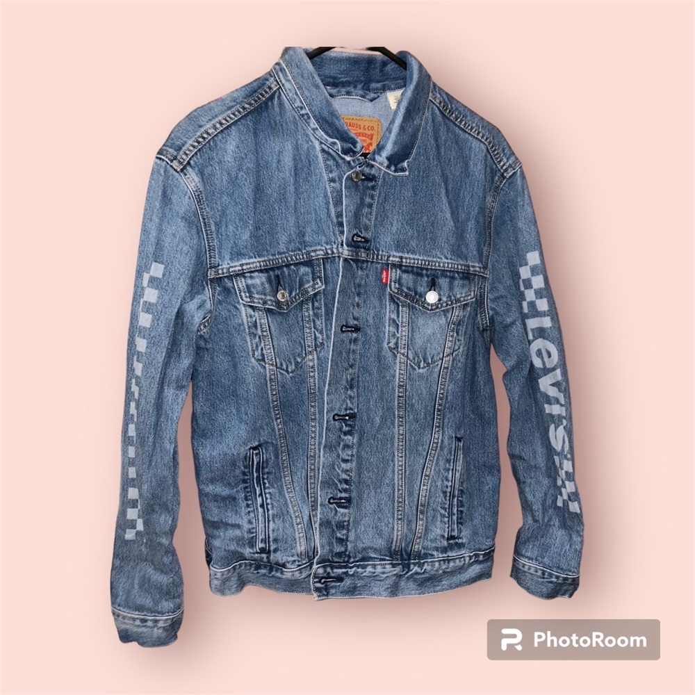 Men’s Levi Strauss jean jacket with pockets + arm designs size large
